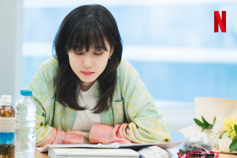 朴恩斌飾演因意外事件獲得超能力,某餐廳孫女「彩妮」