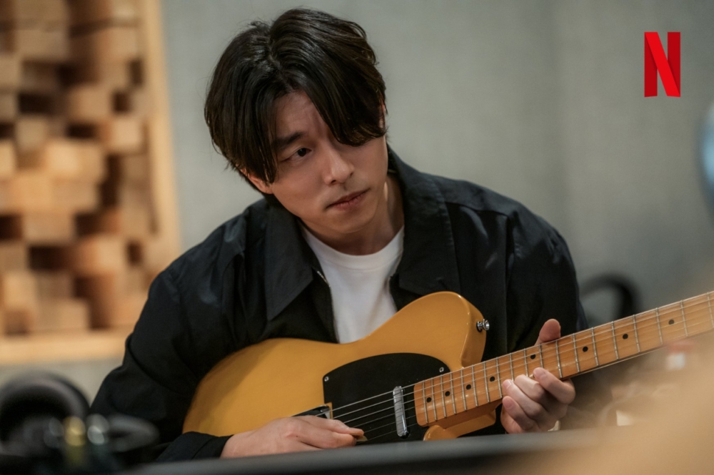 孔劉則飾演相信世界上所有的婚姻都是欺騙的音樂製作人「韓正元」