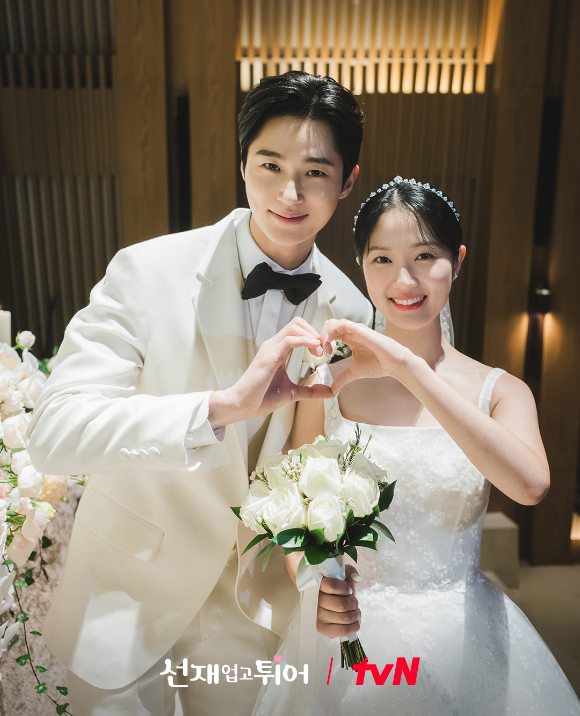 邊佑錫＆金惠奫獲得今年最佳CP