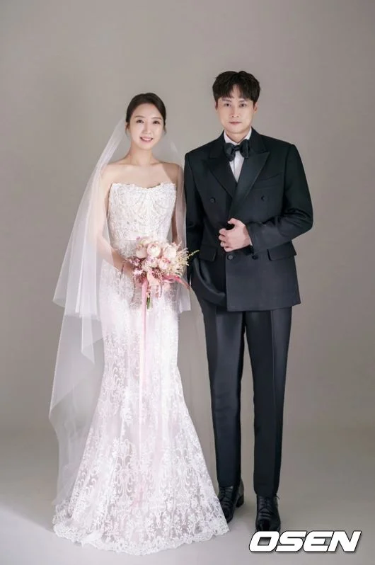 閔庚勳和未婚妻的婚紗照曝光