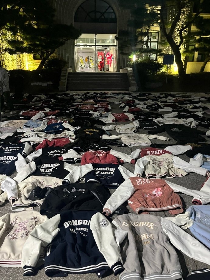 韓國同德女子大學的學生們進行抗議行動