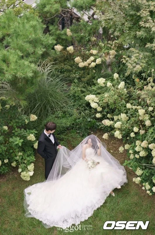 閔庚勳的婚禮請柬曝光