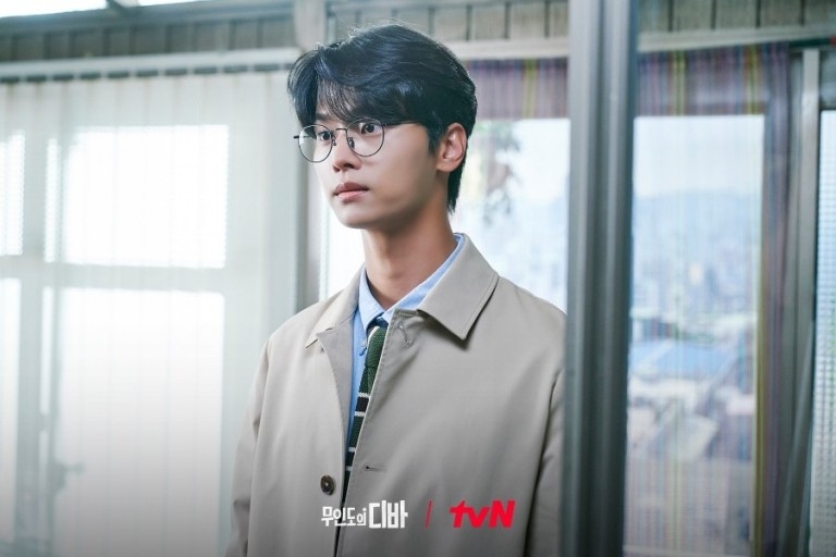 車學沇則飾演記者出身的影片創作者「高健宇」