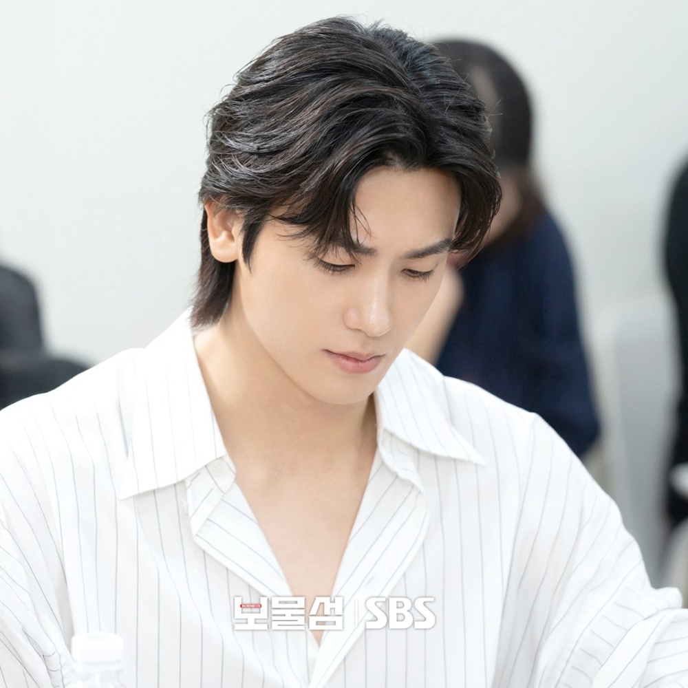 朴炯植將飾演擁有照片記憶力的大韓集團會長祕書室對外合作組長「徐東柱」