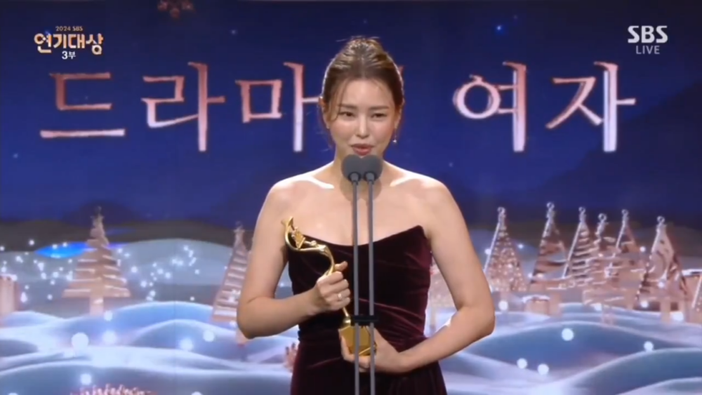 李荷妮憑《熱血司祭2》拿下了女子最優秀演技獎(季播劇部門)