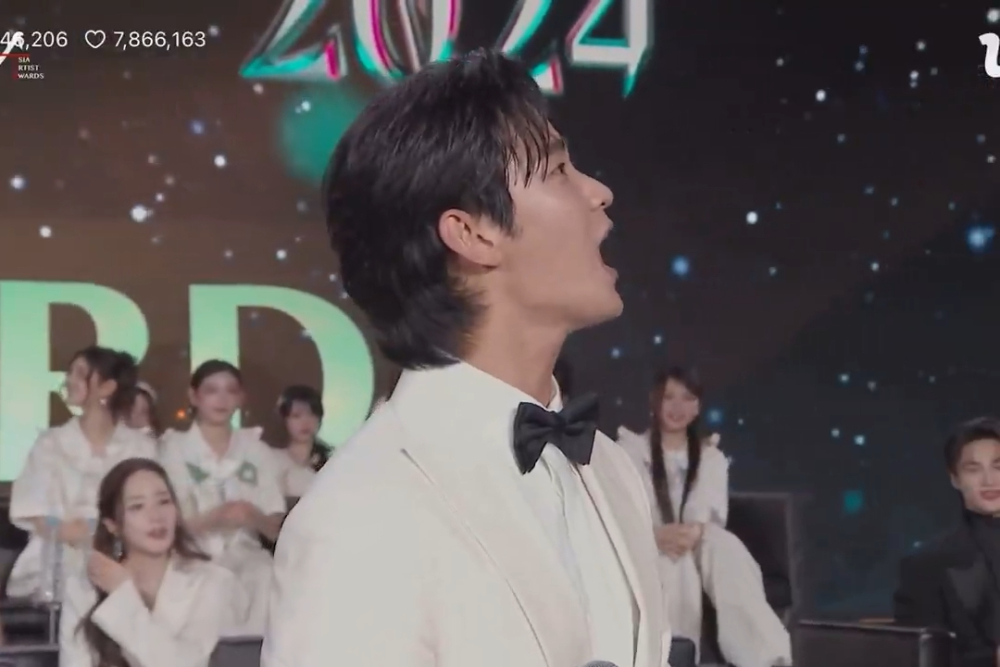 唱之前金秀賢突然開場