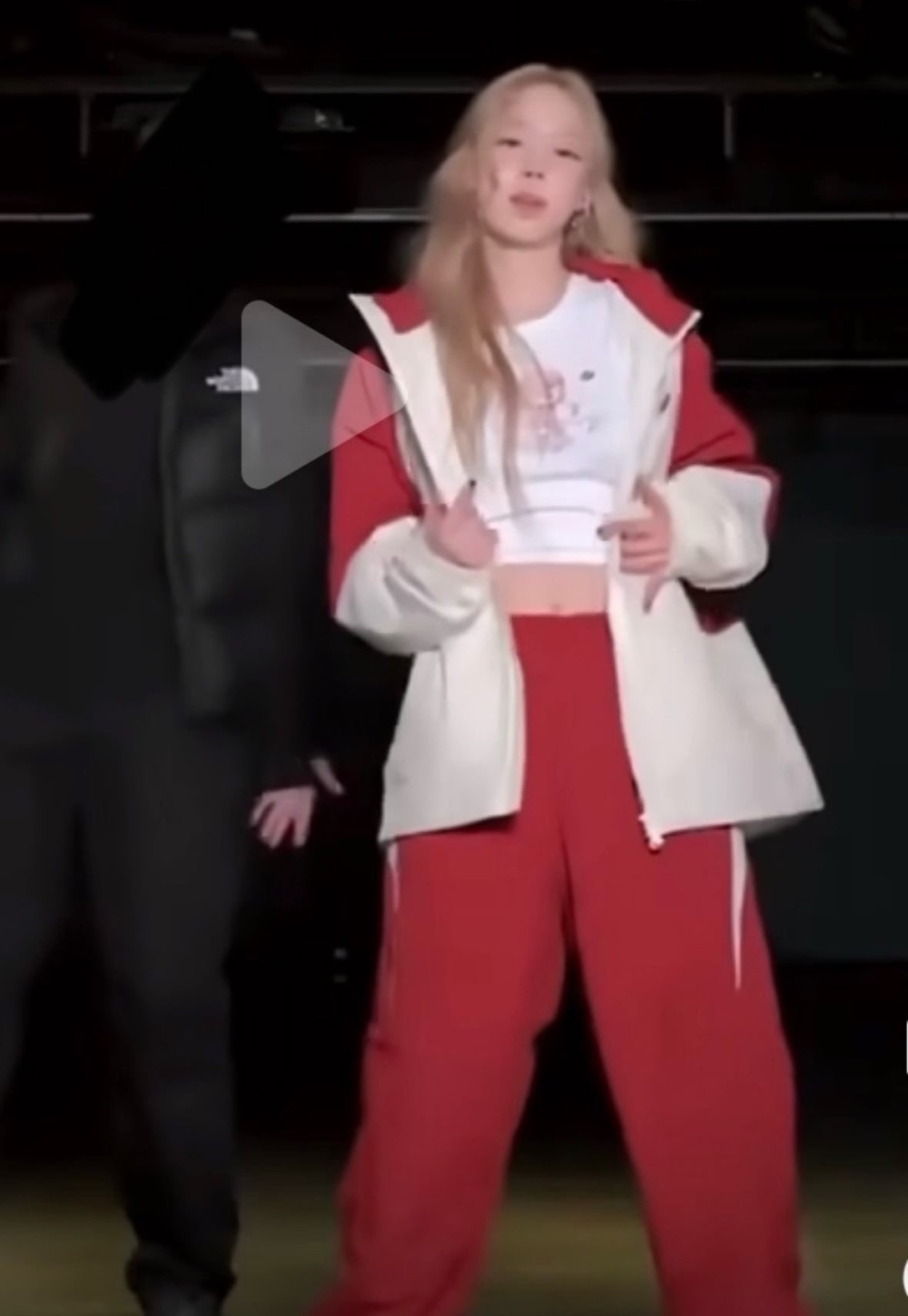 aespa成員Winter與ENHYPEN成員Jungwon約會的照片與影片