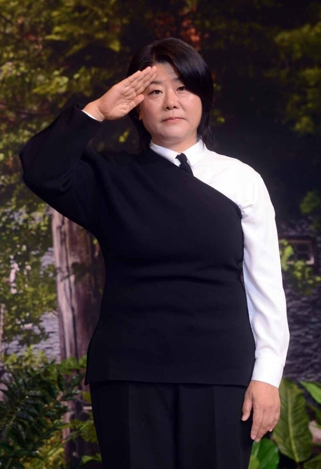 李姃垠飾演高英禮(金多美 飾)的母親。