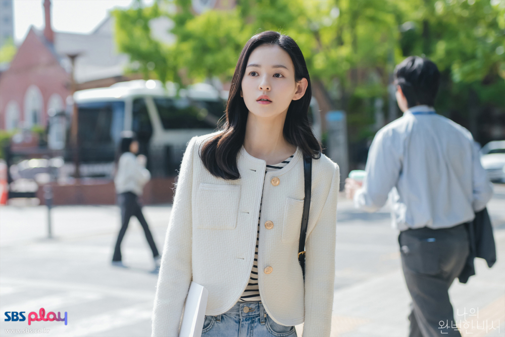 金允慧 飾「鄭秀賢」