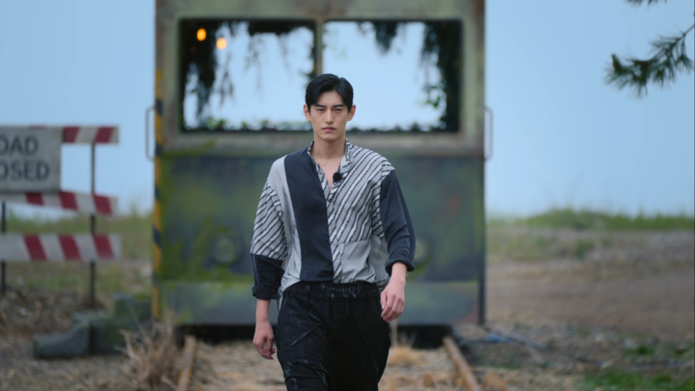 金泰煥一登場就帶著十足的氣勢