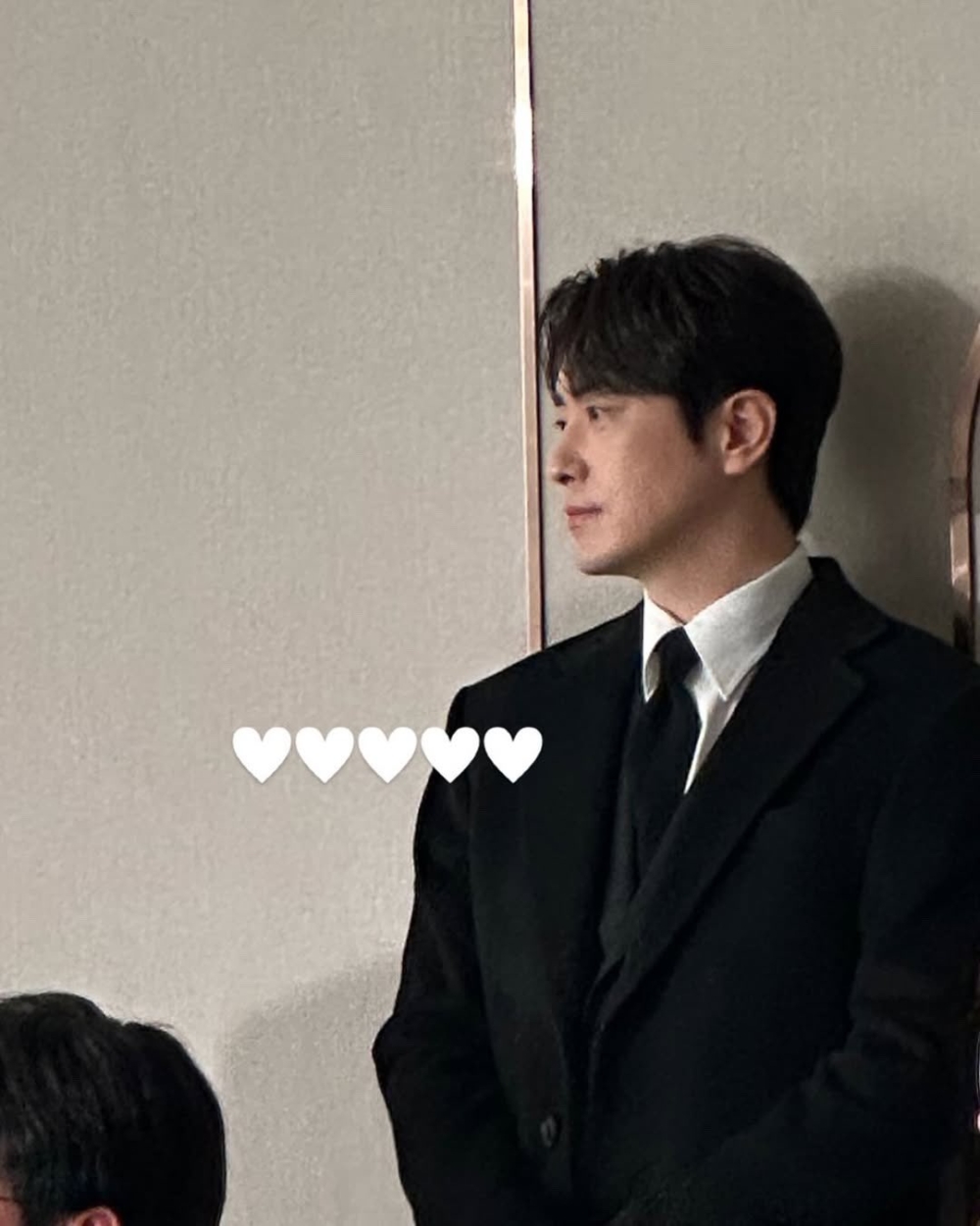 李浚赫參加好友婚禮「西裝殺」帥爆