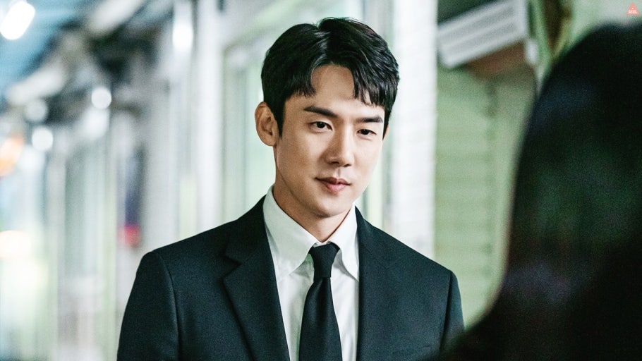 柳演錫飾演的「申怡朗」是看得見鬼魂的律師