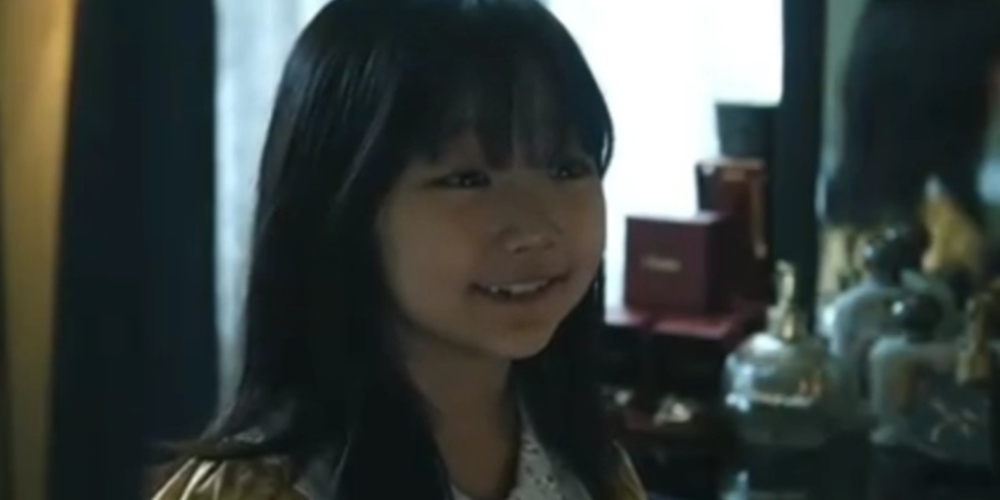 奇昭侑在《親愛的X》中飾演金裕貞的童年時期「小白雅珍」