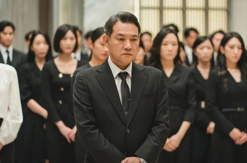 鄭進永飾演英文系教授「李英旭」