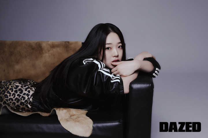 金施恩接受畫報採訪