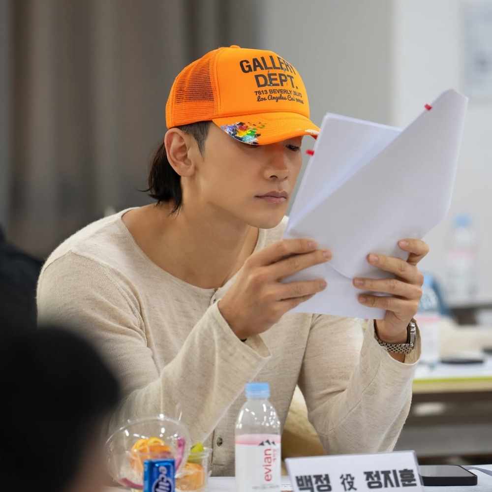 新成員Rain鄭智薰則將飾演將建優和偶真引誘非法拳擊聯盟的反派「屠夫」