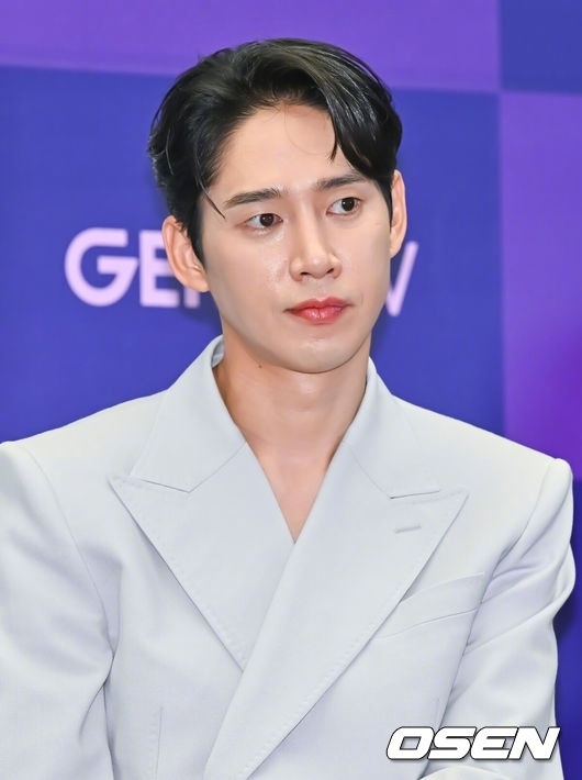 朴成焄宣布辭演《暴君的主廚》