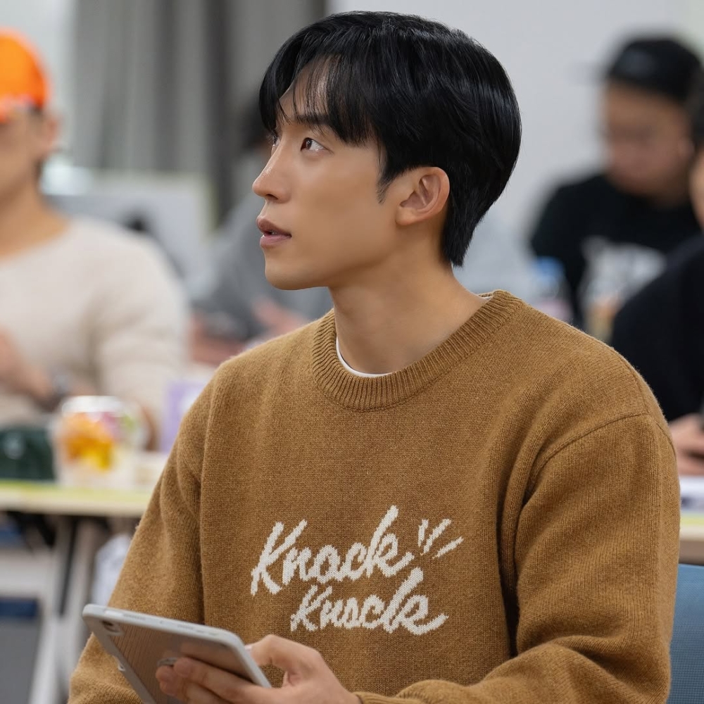 李相二再度飾演建優的堅實夥伴，同時是擁有海軍陸戰隊精神的拳擊手「偶真」