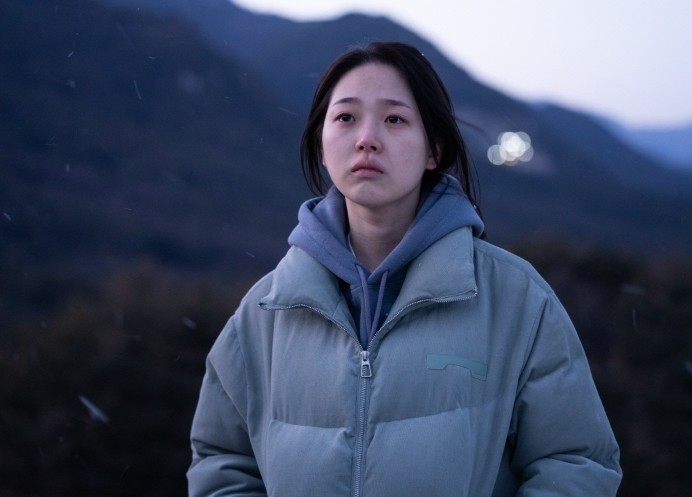 《陰影下的她》