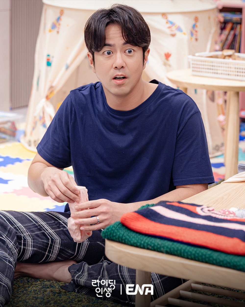 全錫浩飾演「洪在萬」