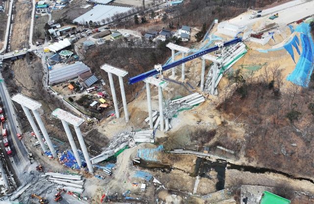 韓國首爾高速公路工地發生坍塌事故