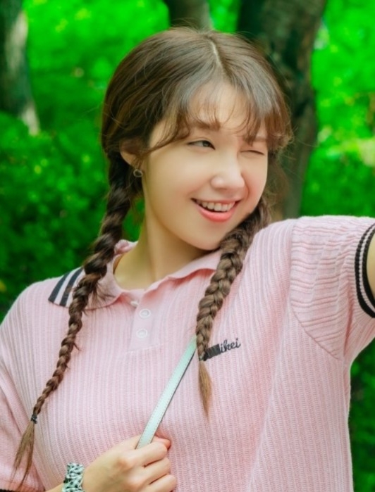 鄭恩地飾演的是旅行社企劃開發代理人「李美蘭」