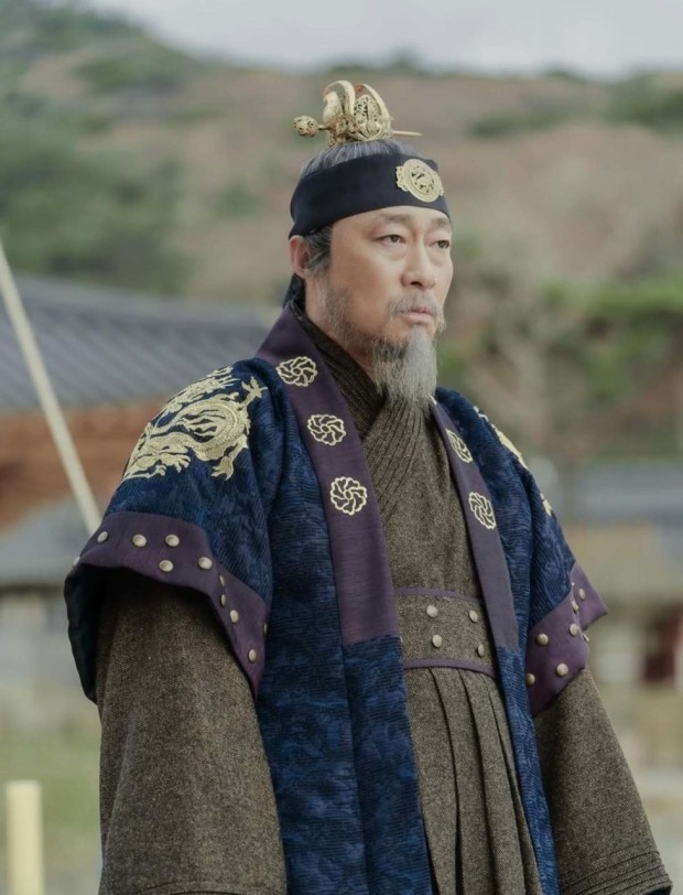 李聖旻飾演高麗版特種部隊的別抄將「崔玖」