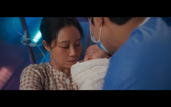 伊芙產下孩子後死亡