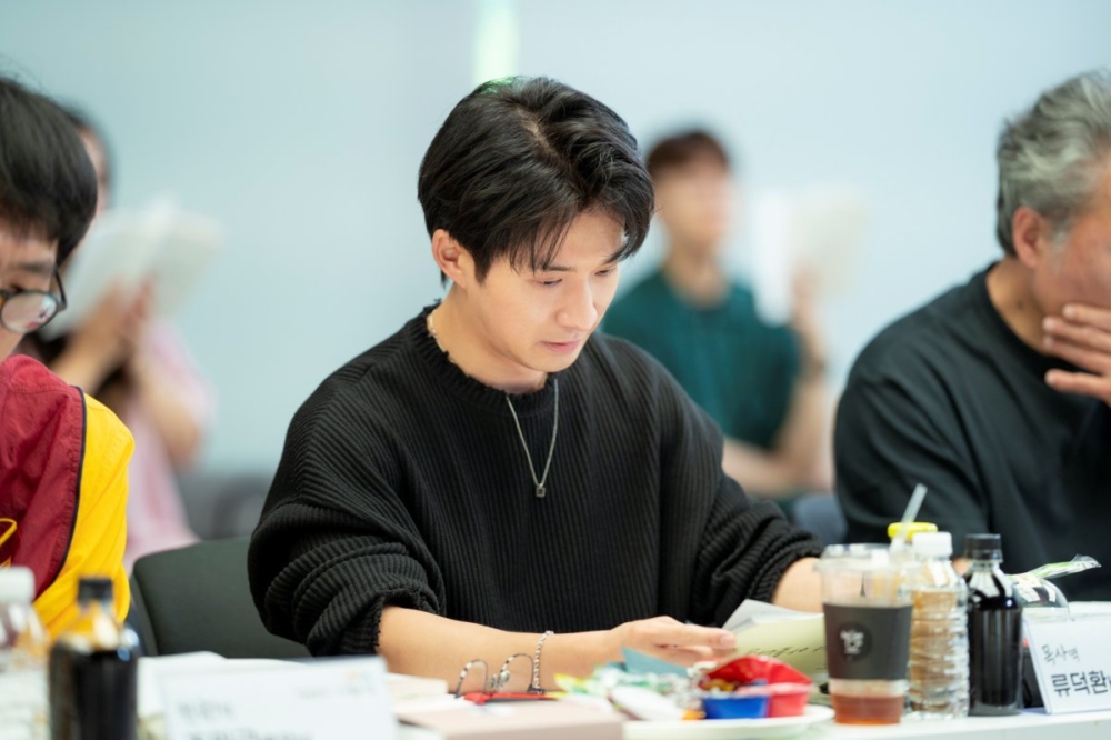 柳德煥飾演牧師