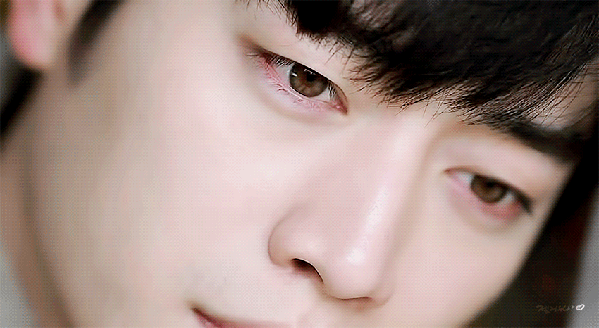 徐康俊「棕色瞳孔」