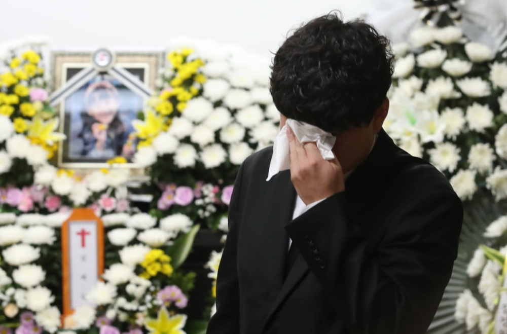 荷娜父親透露女兒是IVE張員瑛的粉絲