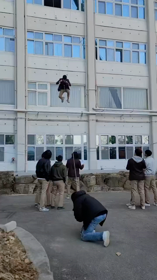 黃旼炫吊鋼絲親自完成拍攝