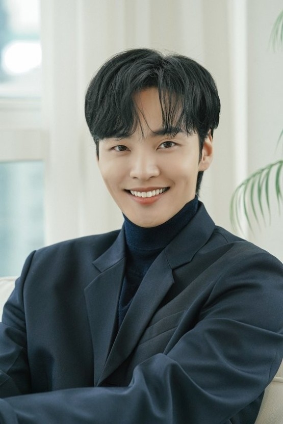 金旻載正式退伍