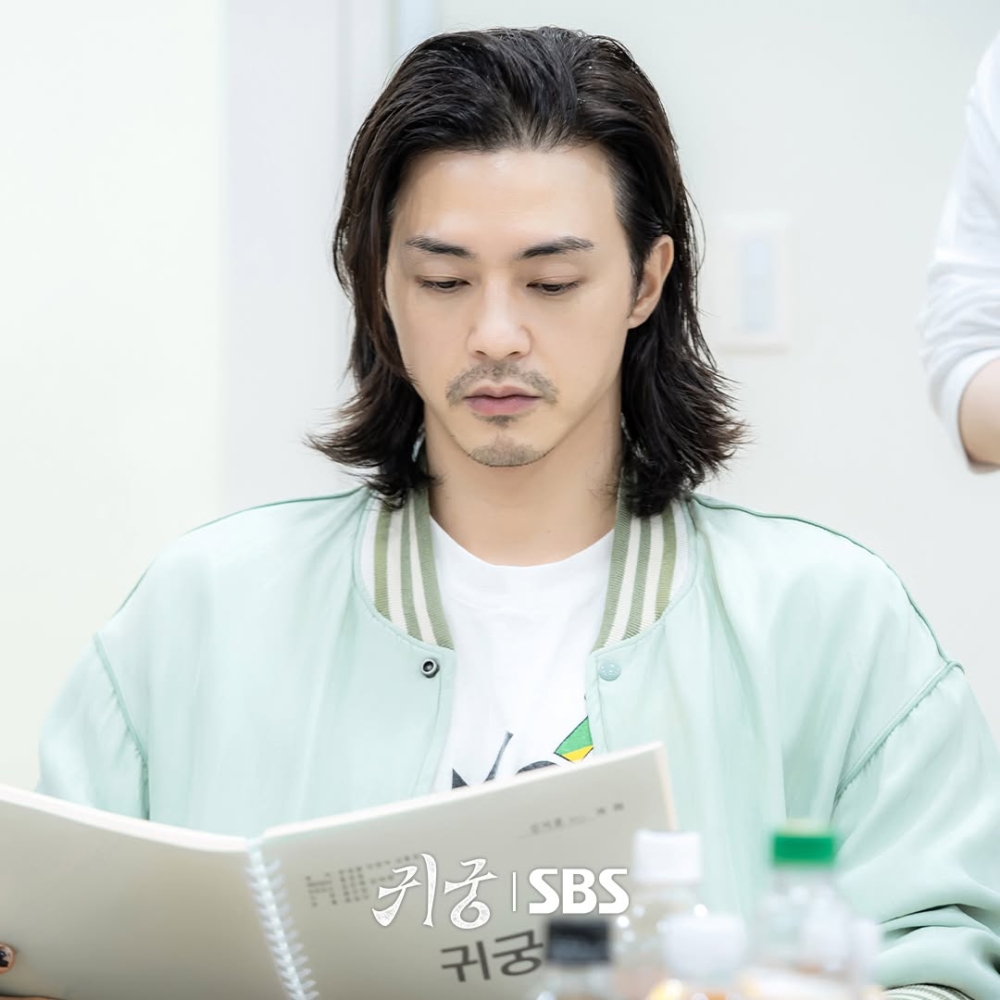 金智勳飾演朝鮮王朝的改革君主「李成」