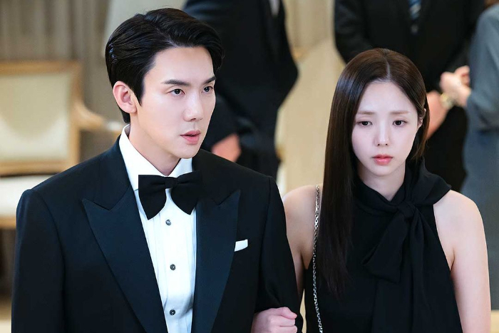 柳演錫最近憑藉與蔡秀彬合作的韓劇《現在撥打的電話》人氣大爆發