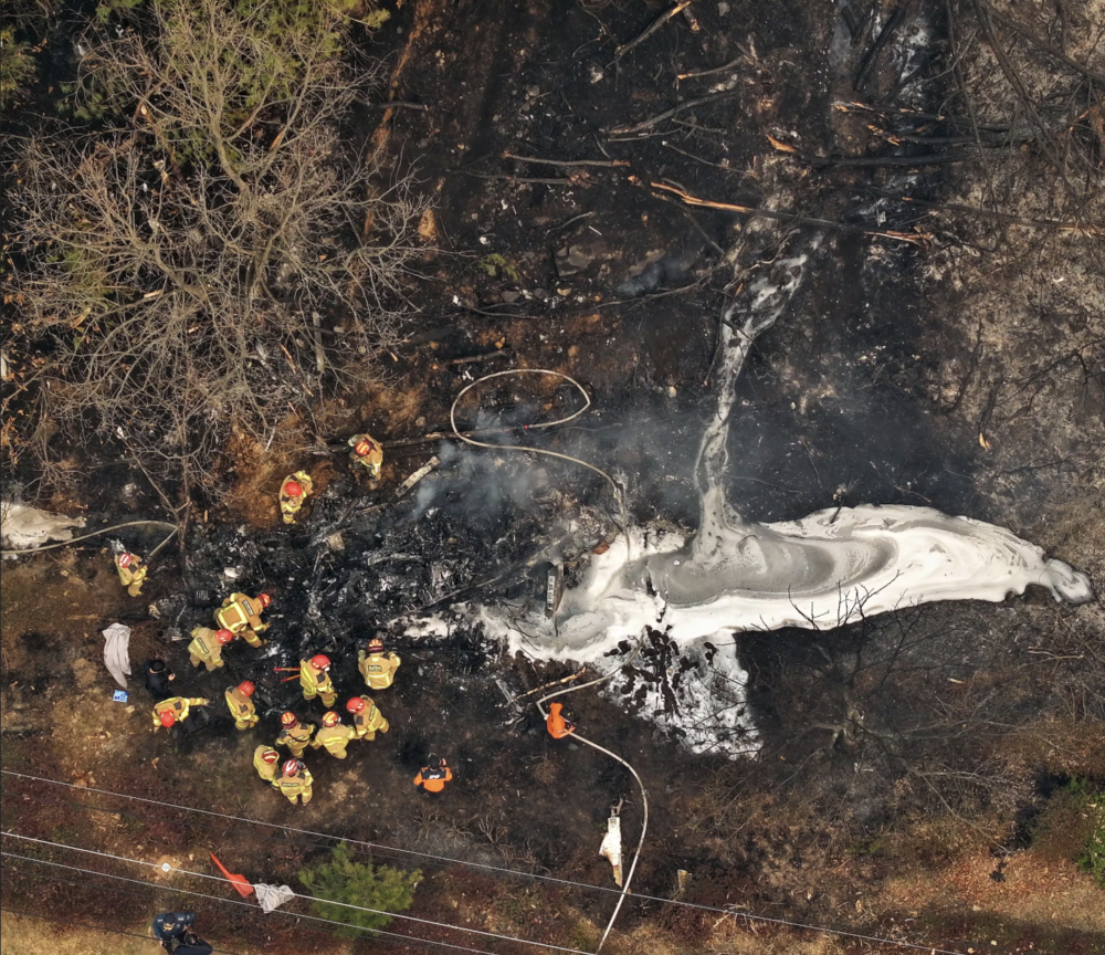 慶尚北道義城森林大火現場,救災直升機墜毀人亡