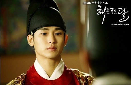 《擁抱太陽的月亮》