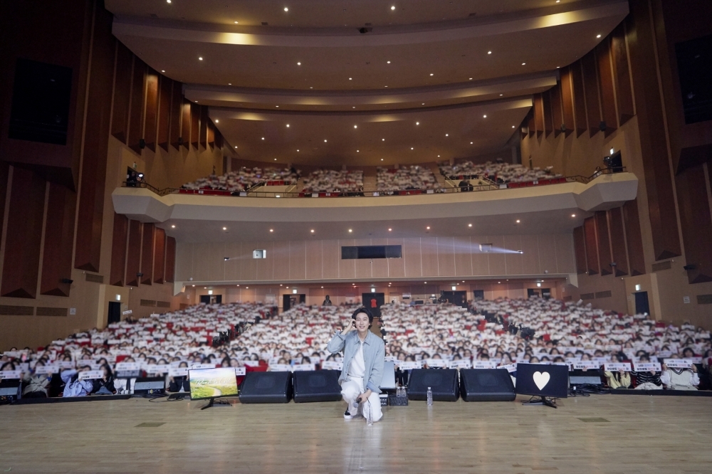 金南佶日本見面會也開超久,所以韓國場不能輸XD