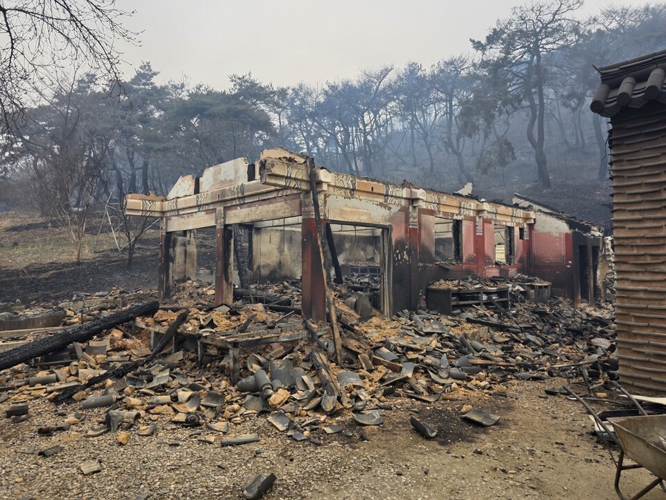 雲嵐寺被燒成廢墟