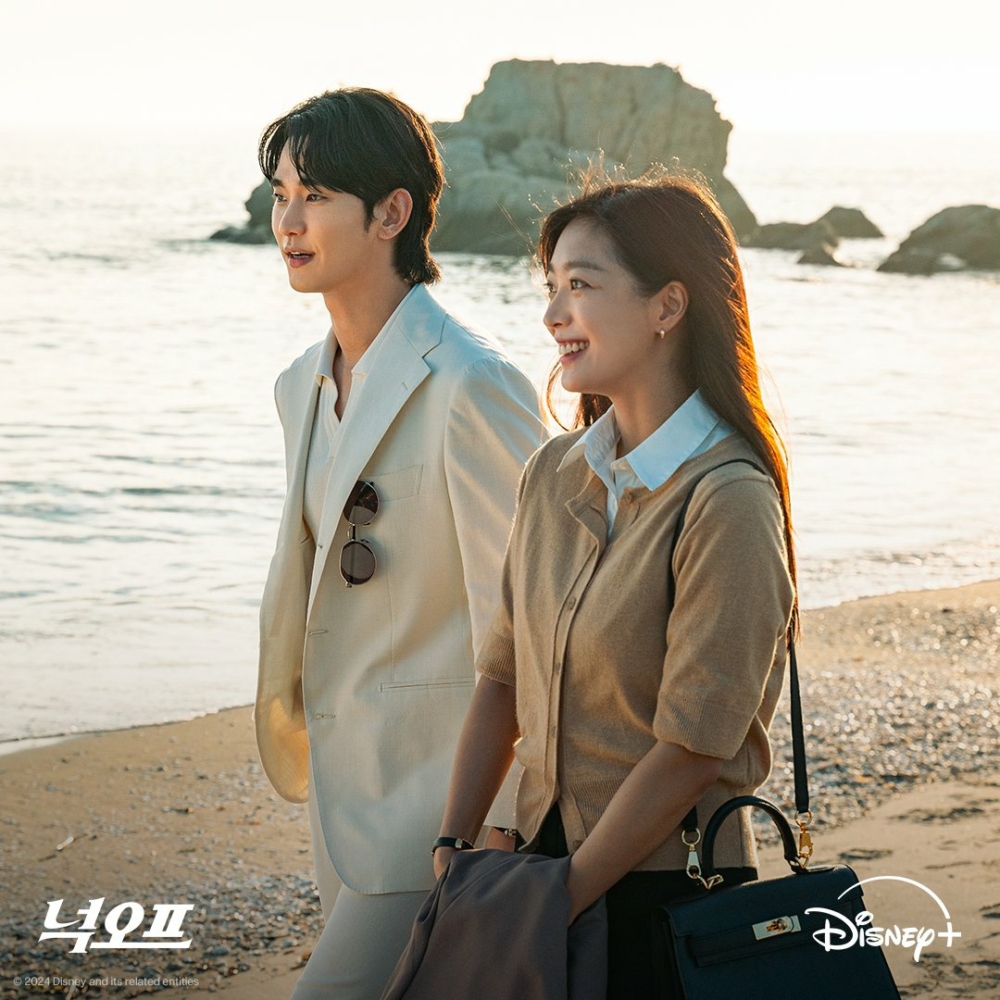 金秀賢正在拍攝與曹寶兒合作的Disney+原創劇《山寨人生》