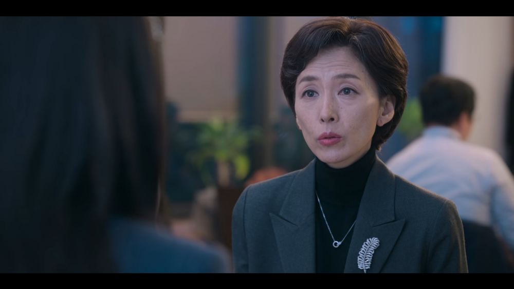 姜明珠飾演英凡(李濬榮 飾)媽媽