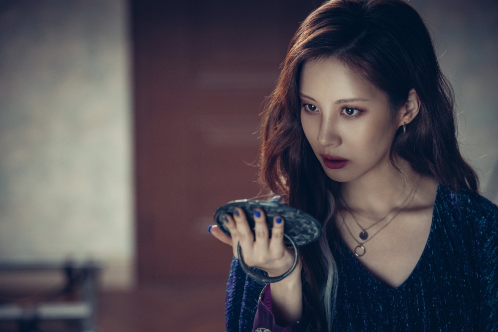 徐玄飾演神聖之夜團隊成員「莎朗」