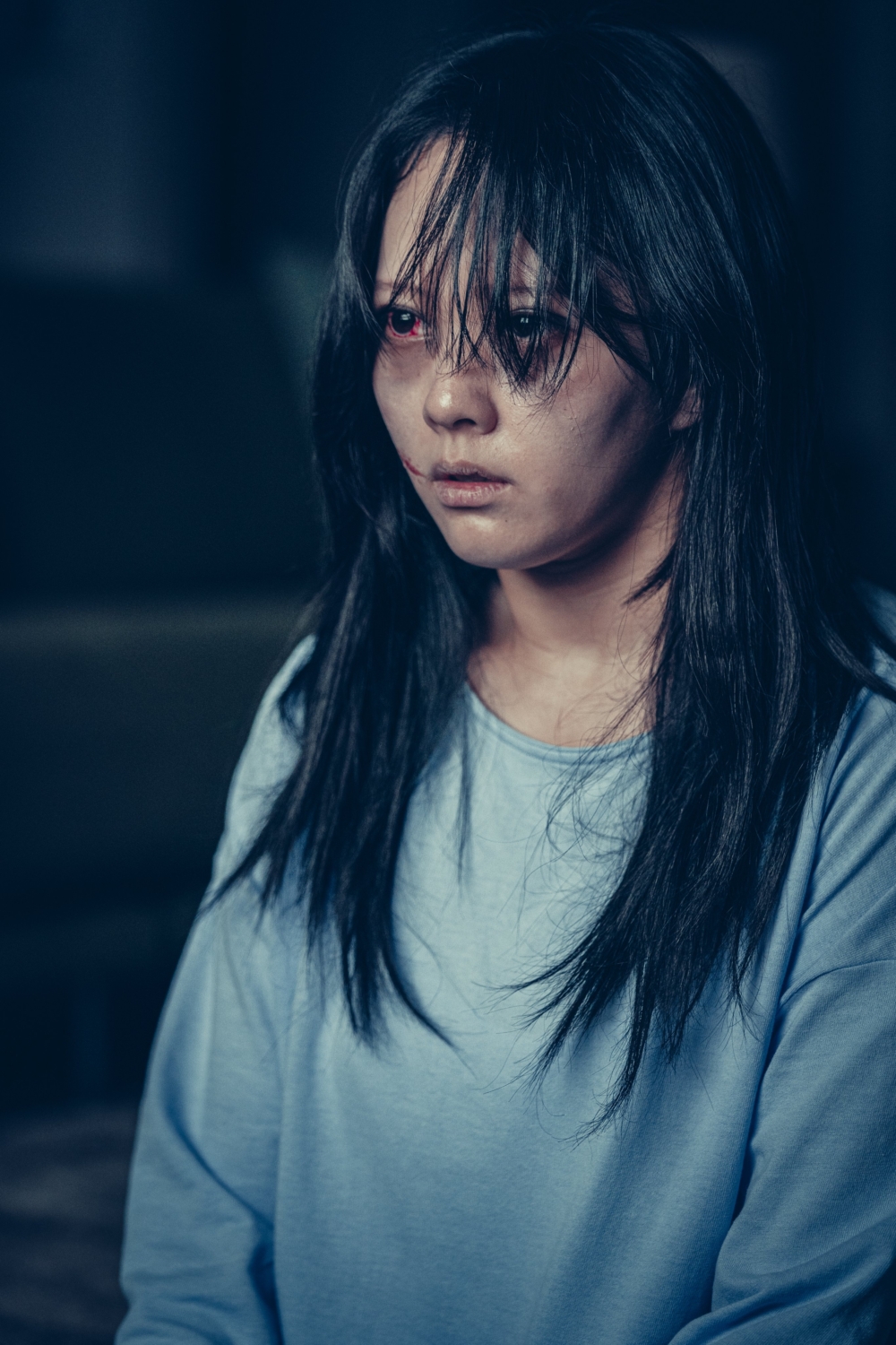 鄭知蘇則飾演被怪異的症狀所折磨的少女「恩書」