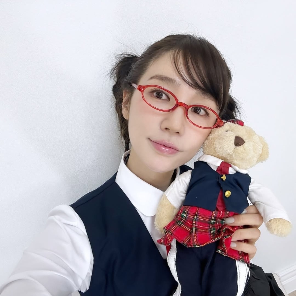 尹恩惠在Instagram分享這次的「申彩靜」造型