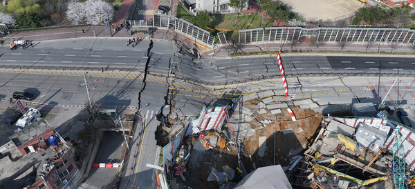 韓國鐵路施工現場「地下隧道崩塌」