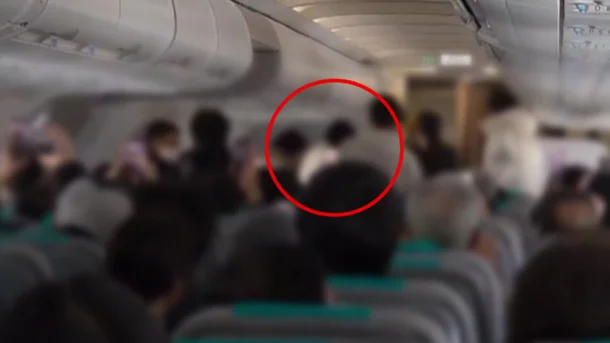 30多歲女乘客突然打開飛機緊急艙門