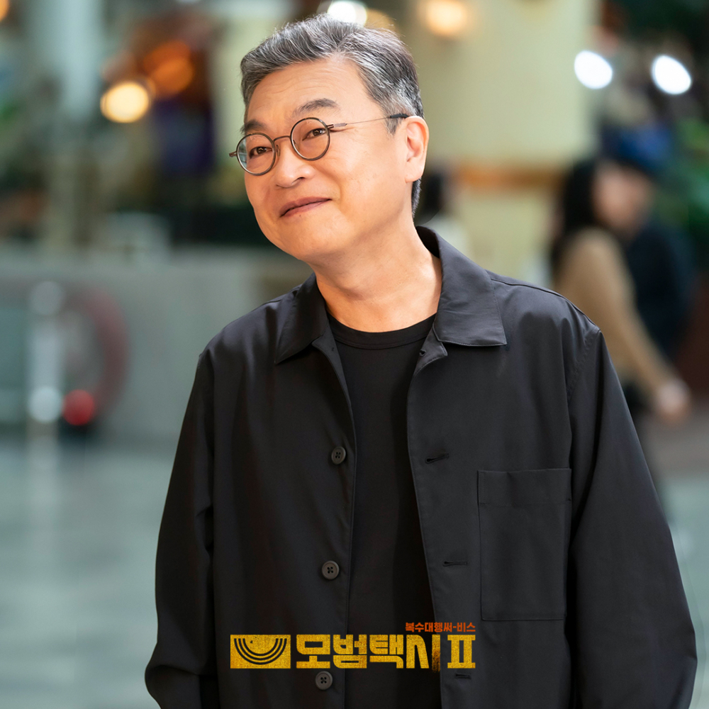 金義聖飾演「彩虹運輸」代表「張省哲」