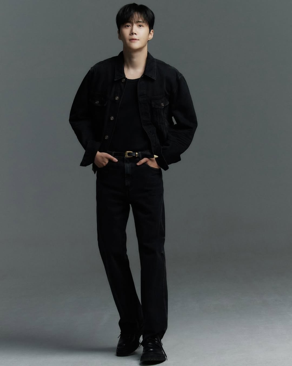 金宣虎最新公式照公開