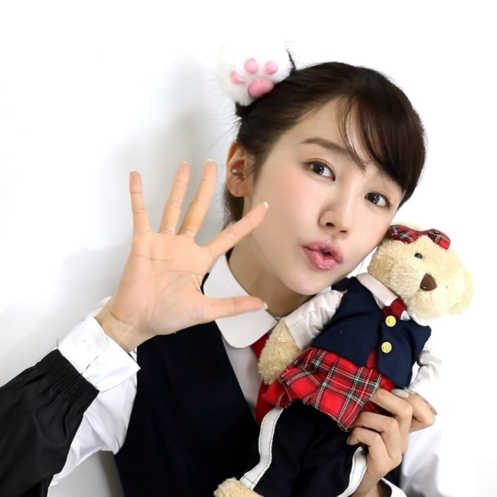 尹恩惠在Instagram分享這次的「申彩靜」造型