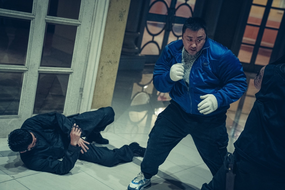 馬東石飾演狩獵惡魔的黑暗解決師「巴宇」